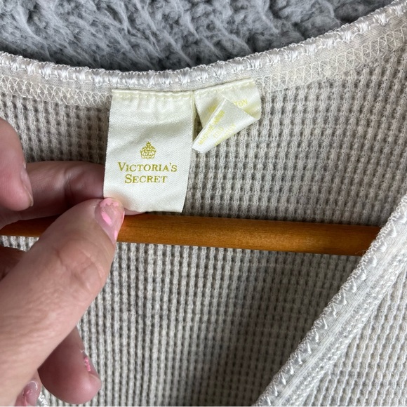 Victorias Secret Size M Vintage 80’s Gold Label Sleeveless Button Top Light Gray - Picture 2 of 12